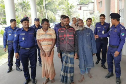 সুন্দরবনে  
৩ বনদস্যু গ্রেফতার, অস্ত্র উদ্ধার 