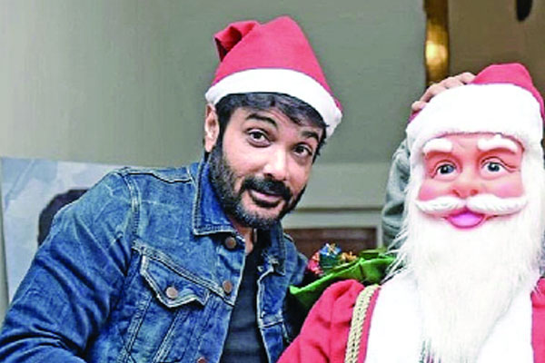 বড়দিনে নাচলেন প্রসেনজিৎ