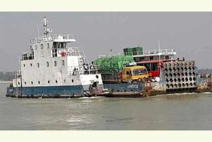 দৌলতদিয়া-পাটুরিয়া রুটে ফেরি চলাচল স্বাভাবিক 