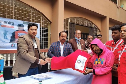 মেহেরপুরে শীতার্তদের মধ্যে কম্বল বিতরণ 