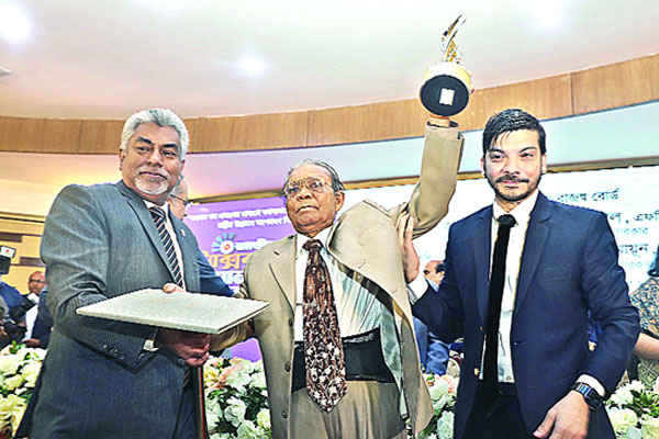 ব্যবসা হলে কর দিব : কাউছ মিয়া