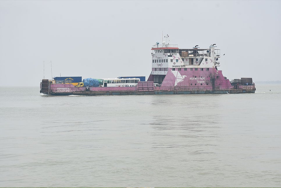 দৌলতদিয়া-পাটুরিয়া নৌরুটে ফেরি চলাচল স্বাভাবিক