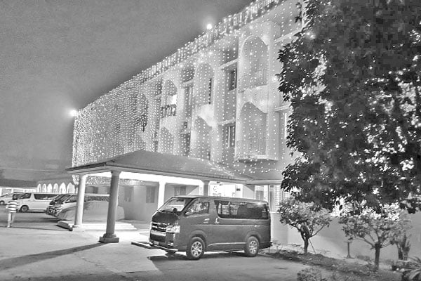 কুয়াকাটায় পর্যটকের ভিড়