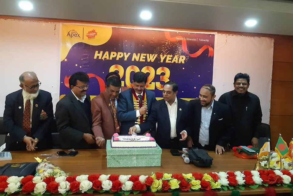 কেক কেটে নতুন বছর উদযাপন করলো এপেক্স ক্লাব অব বাংলাদেশ 

