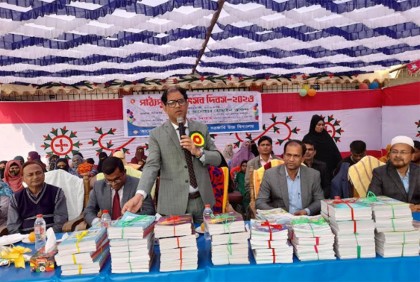 
লক্ষ্মীপুরে নতুন পাঠ্যবই পেল শিক্ষার্থীরা