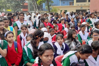 বাগেরহাটে নতুন বছরে নতুন বই, শিক্ষার্থীদের উচ্ছ্বাস