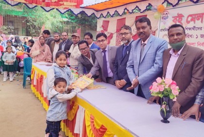 বোয়ালমারীতে বই উৎসব