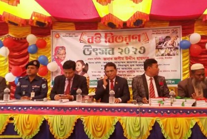 টাঙ্গাইলে উৎসবমুখর পরিবেশে পাঠ্যপুস্তক বিতরণ