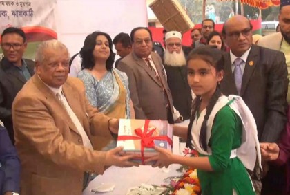 প্রথম বিনামূল্যে বই দেওয়ার সিদ্ধান্ত নিয়েছিলেন শেখ হাসিনা: আমু