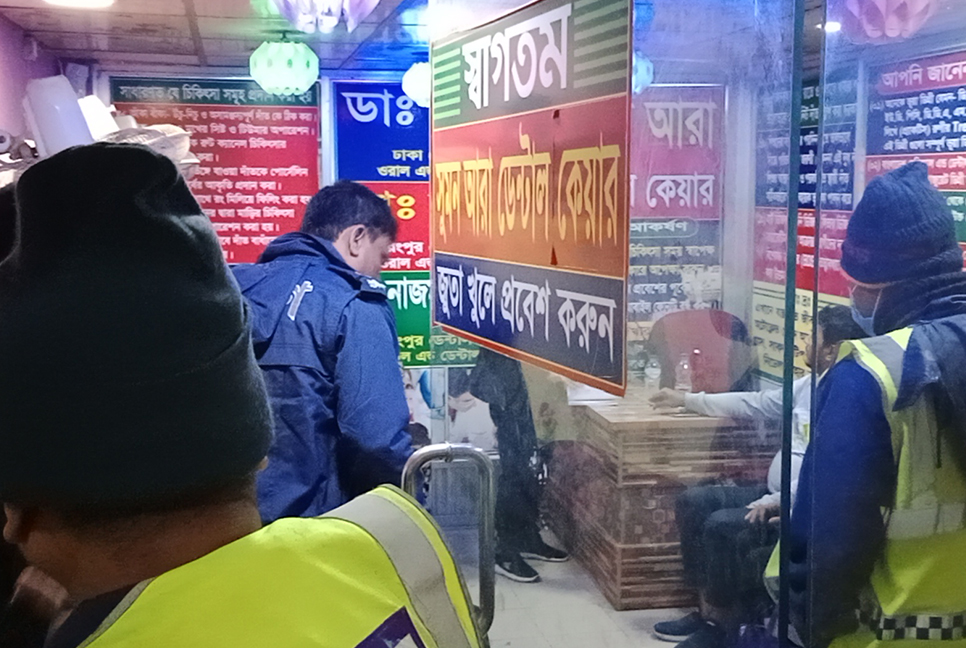 ৯৯৯ নম্বরে ফোন, ক্লিনিকে আটকে রাখা নারীকে উদ্ধার করেছে পুলিশ