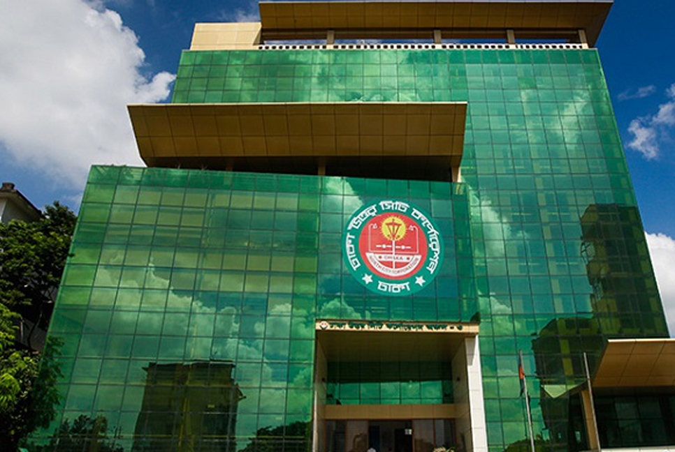 দেয়ালে পোস্টার লাগালেই ডিএনসিসি’র ব্যবস্থা