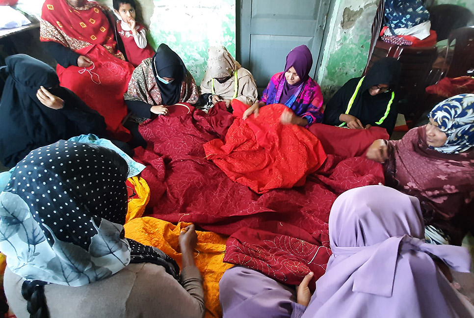 সখীপুরে ঘরে বসেই অর্থ উপার্জন করছেন গ্রামীণ নারীরা