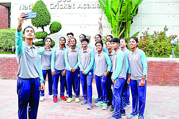 অনূর্ধ্ব-১৯ নারী বিশ্বকাপের প্রথম আসর