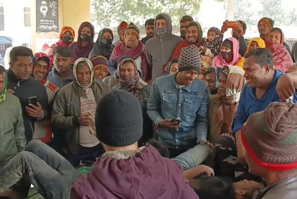 মেহেরপুরে মোটরসাইকেল চোর সন্দেহে তিনজনকে গণপিটুনি