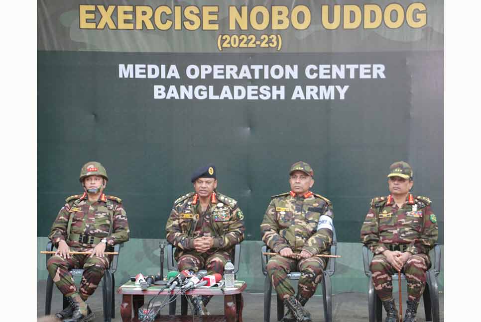 সেনাবাহিনীর শীতকালীন বহিরঙ্গণ প্রশিক্ষণ এলাকা সাভার মিলিটারি ফার্ম পরিদর্শন করলেন সেনাপ্রধান

