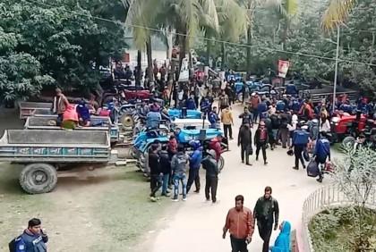 গাইবান্ধা-৫ আসনের উপ-নির্বাচন : কেন্দ্রগুলোতে পাঠানো হয়েছে নির্বাচনী সামগ্রী