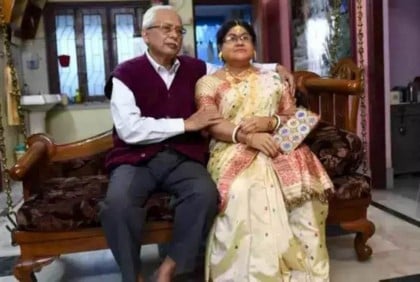 করোনায় মৃত স্ত্রীর সম্মানে সিলিকনের মূর্তি তৈরি করলেন স্বামী