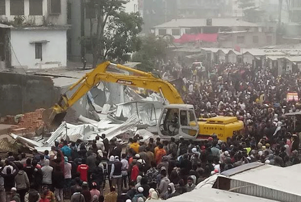 নারায়ণগঞ্জে রেলওয়ের দুই শতাধিক অবৈধ স্থাপনা উচ্ছেদ