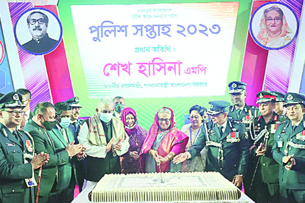 স্মার্ট ও বিশ্বমানের হবে পুলিশ : প্রধানমন্ত্রী