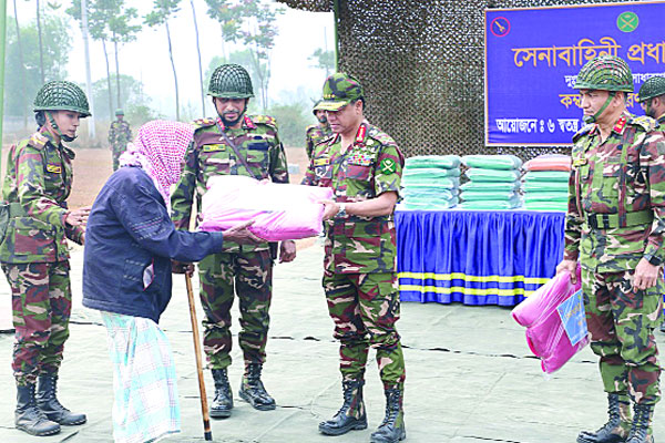 অসহায় ও দুস্থ মানুষের মাঝে শীতবস্ত্র বিতরণ