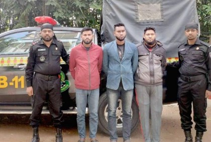 
লক্ষ্মীপুরে ইয়াবা নিয়ে ইউপি মেম্বার ও গ্রাম পুলিশসহ গ্রেফতার ৩