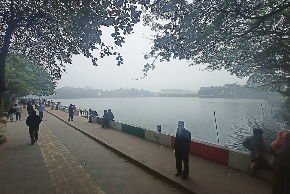 তীব্র শীতে বিপর্যস্ত কুমিল্লার জনজীবন