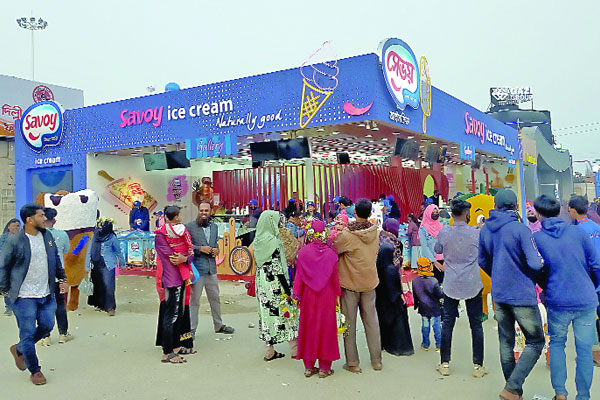 মেলায় বাড়ছে দর্শনার্থী