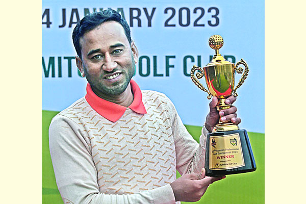কুর্মিটোলায় পেশাদার গলফে চ্যাম্পিয়ন জামাল