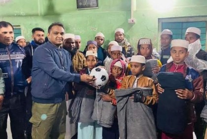 ফুলপুরে বিভিন্ন এতিমখানায় কম্বল-ক্রীড়া সামগ্রী বিতরণ