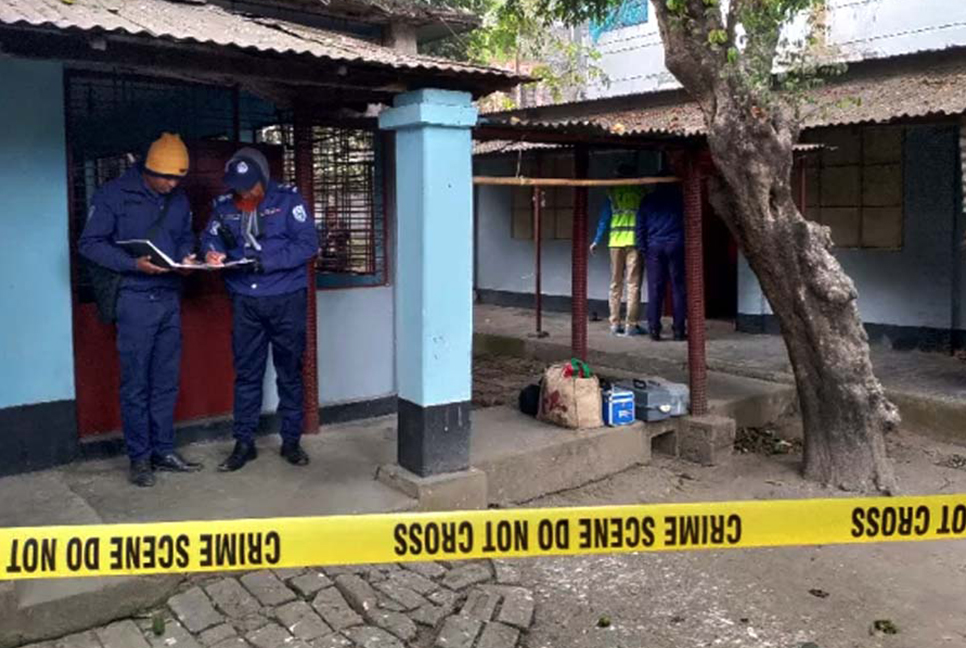 শয়ন কক্ষে ঝুলছিল স্বামীর মরদেহ, রান্না ঘরের মেঝেতে স্ত্রীর
