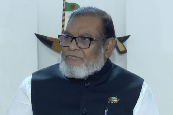 অভিযোগ পেলে ‘অ-মুক্তিযোদ্ধাদের’ বিরুদ্ধে ব্যবস্থা : মন্ত্রী