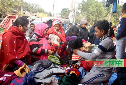 হাড় কাঁপানো শীতে বগুড়ায় জনজীবন বিপর্যস্ত