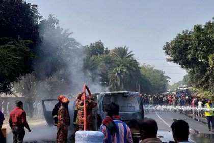 মাইক্রোবাসের ধাক্কায় মোটরসাইকেল আরোহী কিশোর নিহত