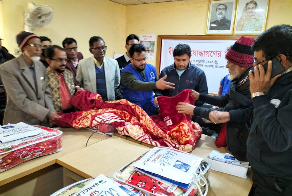 শ্রীমঙ্গলে মুক্তিযোদ্ধাদের মাঝে শীতবস্ত্র বিতরণ