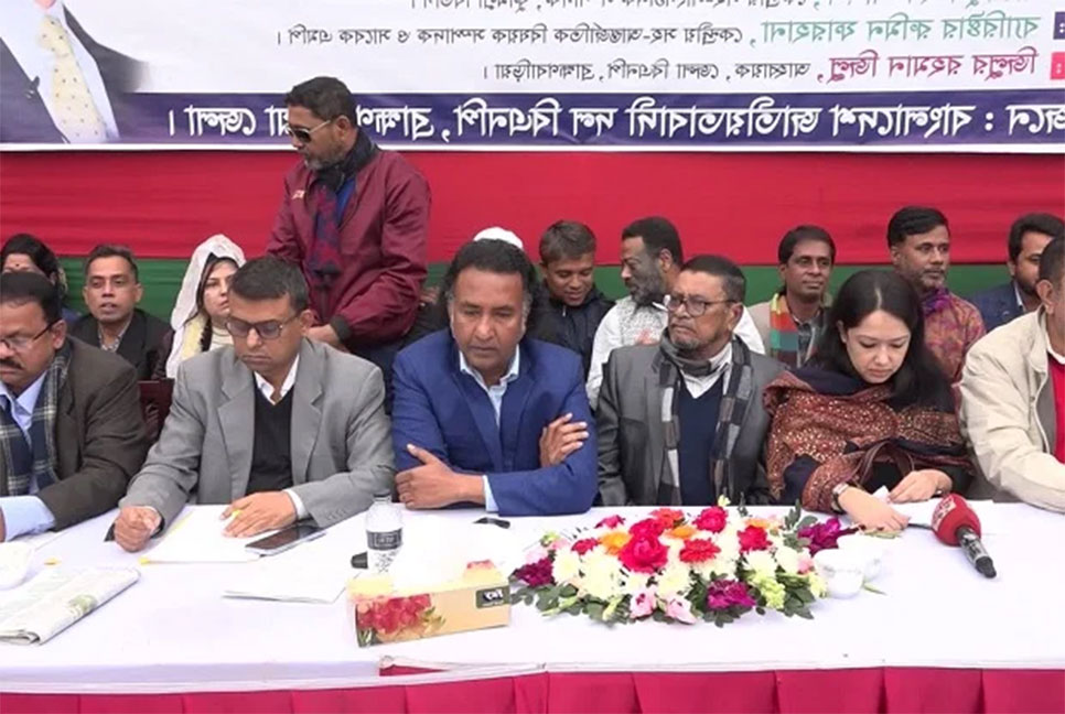 ‘পুলিশ বাহিনী সরকার পতন ঠেকাতে পারবে না’