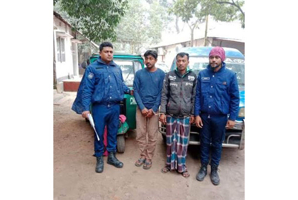 মাইক্রোবাসে কিশোরীকে ধর্ষণ, গ্রেফতার ৩