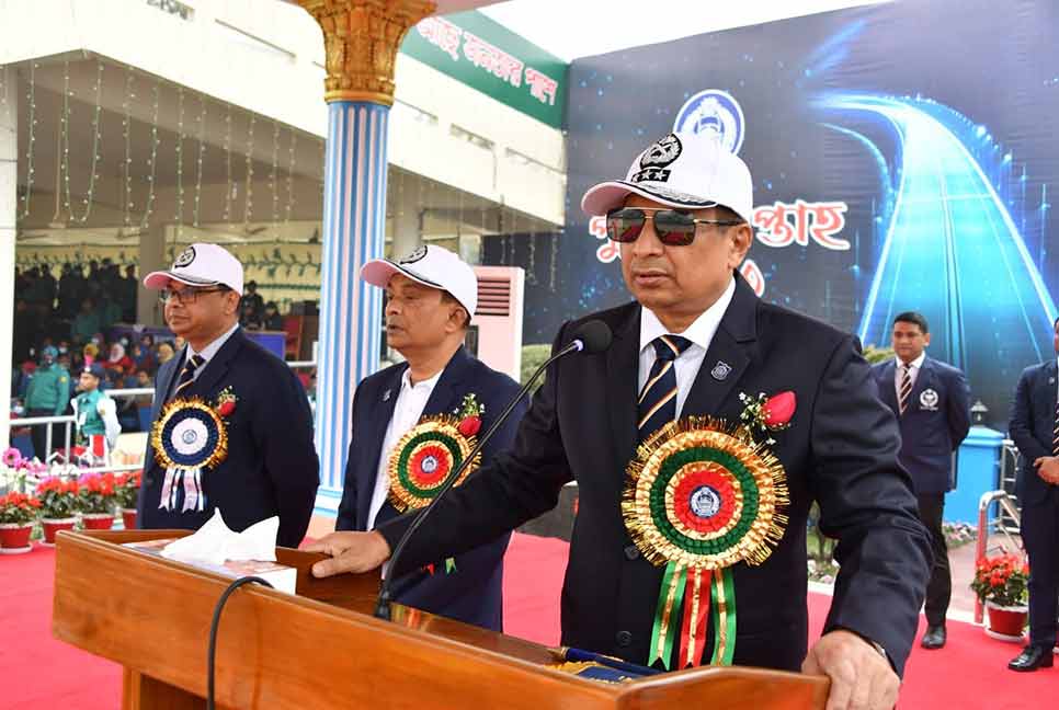 খেলাধুলার সাথে জড়িত থাকলে দেহমন সুস্থ থাকে : আইজিপি