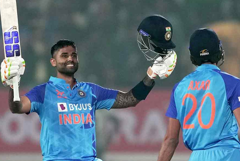 সূর্যকুমারের বিধ্বংসী ব্যাটিংয়ে লঙ্কানরাদের বিরুদ্ধে টি-২০ সিরিজ  ভারতের