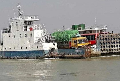 তিন ঘণ্টা বন্ধ থাকার পর ফেরি চলাচল শুরু