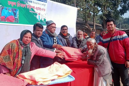 ঠাকুরগাঁওয়ে শীতার্তদের মাঝে শীতবস্ত্র বিতরণ