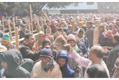 বাগমারায় ১৫ হাজার আওয়ামী লীগ
কর্মীকে শীতবস্ত্র উপহার