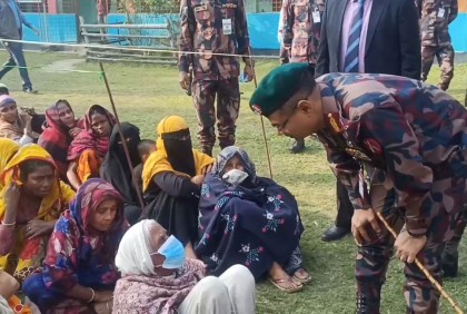 নেত্রকোনায় শীতার্তদের মাঝে বিজিবির কম্বল বিতরণ