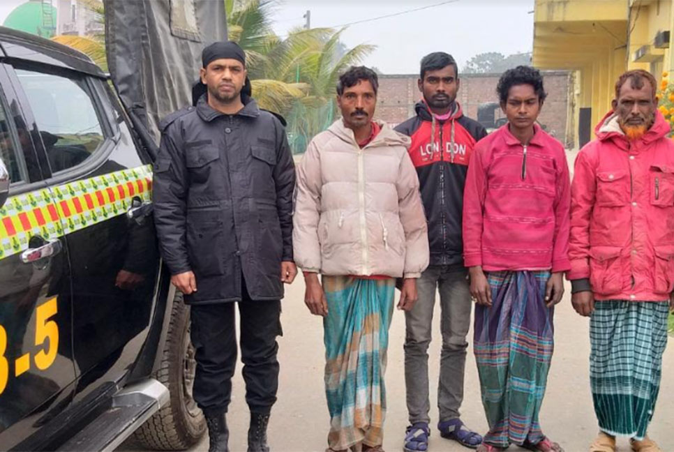নাটোরে ৪ মাদক কারবারি গ্রেফতার 