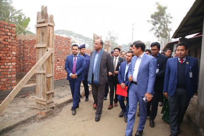 সাভারে আশ্রয়ণ প্রকল্প পরিদর্শনে প্রধানমন্ত্রীর মুখ্যসচিব