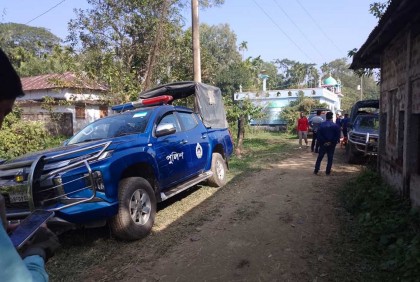 জগন্নাথপুরে আগ্নেয়াস্ত্র উদ্ধারে বাড়ি ঘেরাও পুলিশের