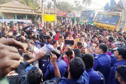 নির্বাচনের দাবিতে আন্দোলনে চা শ্রমিকরা