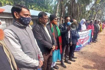 নাটোরে মাধ্যমিক বিদ্যালয়ের প্রধান শিক্ষকের বিচার দাবি