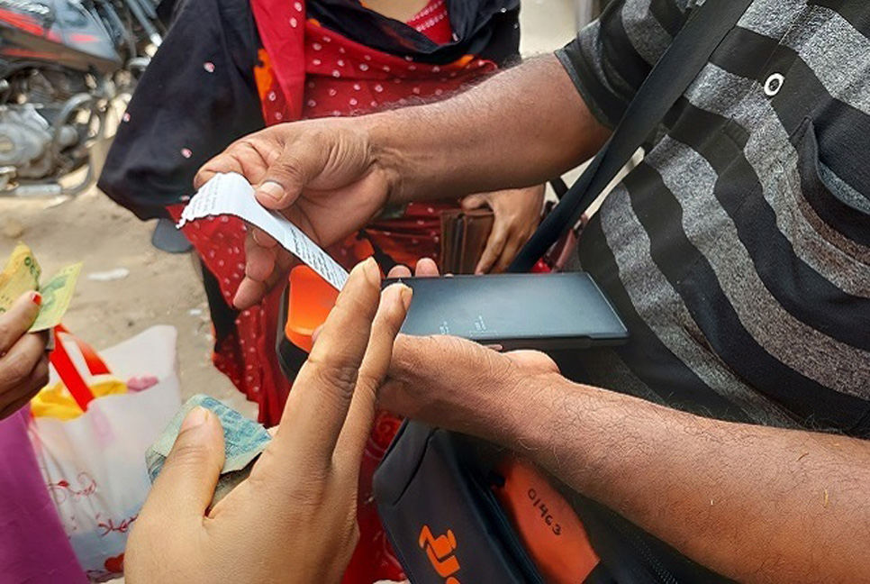 রাজধানীর ৭১১ বাসে মঙ্গলবার থেকে ই-টিকিট