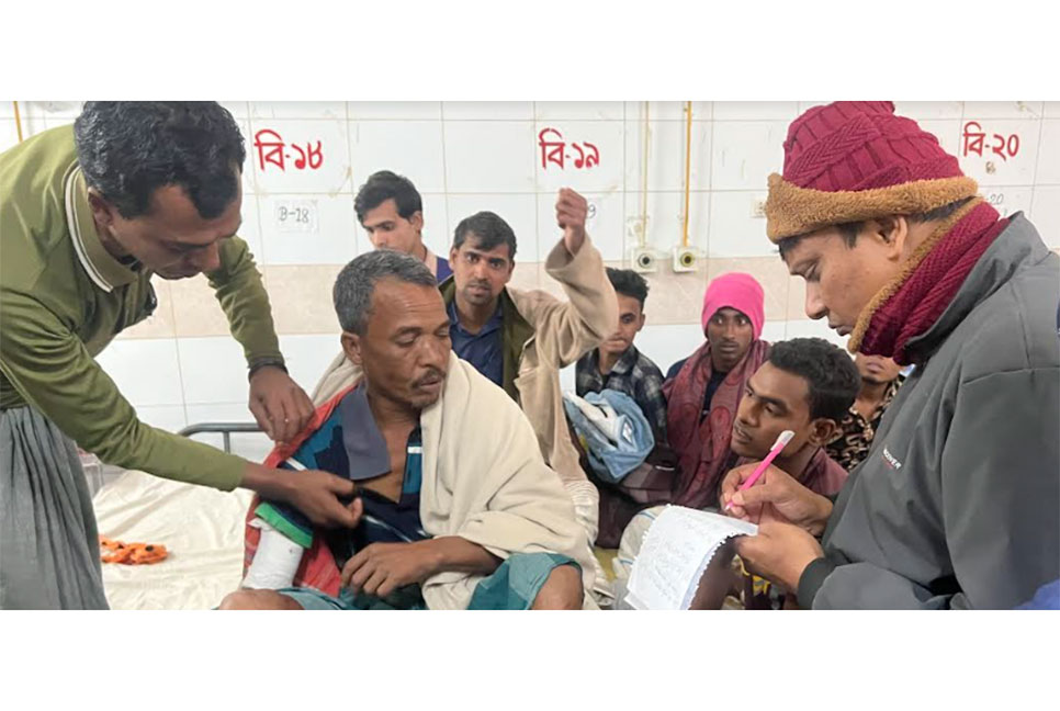 সিরাজগঞ্জে সংঘর্ষ চলাকালে বন্দুকধারীর 
গুলিতে ২২ জন গুলিবিদ্ধ