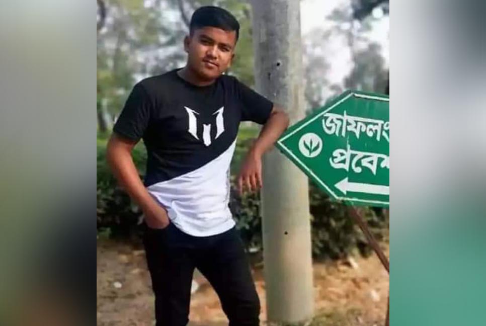 তরুণ-তরুণীদের দেখে ‘হাসাহাসি’ করায় স্কুলছাত্রকে পিটিয়ে হত্যা